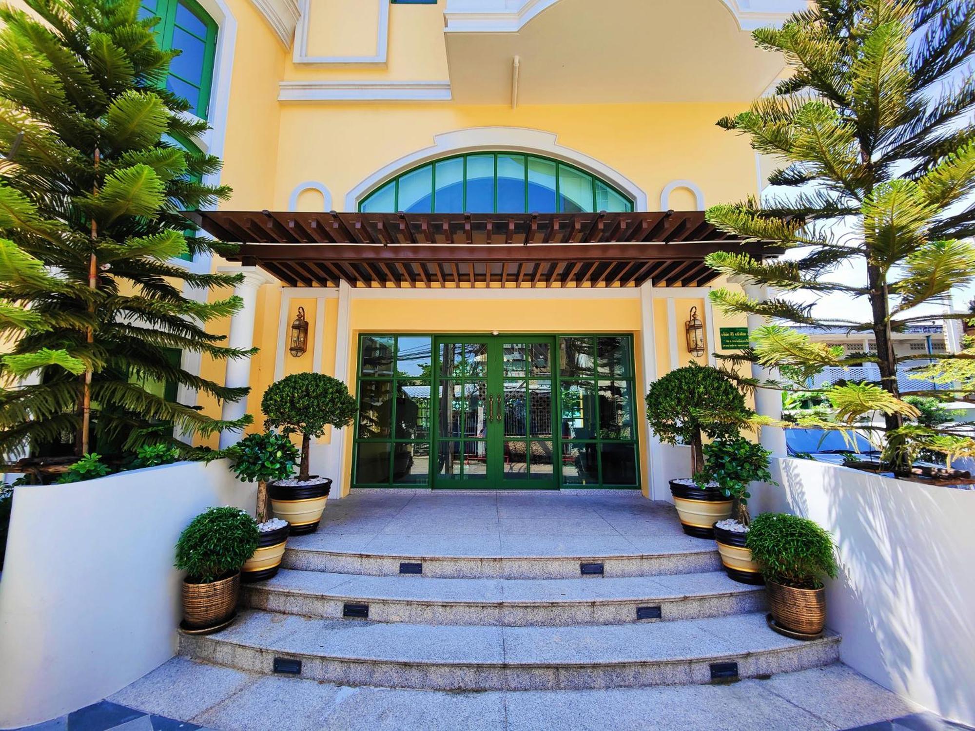 Siri Ratchadamnoen Bangkok Hotel Exterior foto